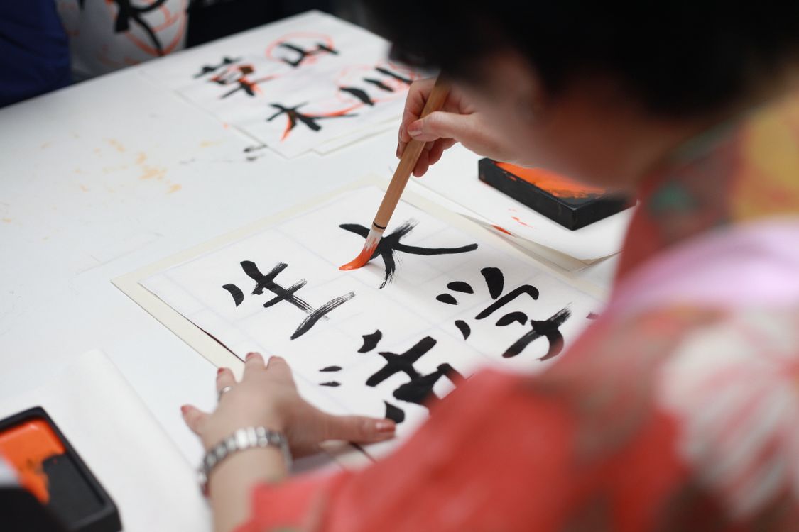 フォントが伝える品格 —— 工芸品パッケージの文字組み考